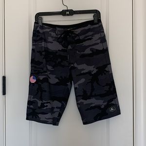 O’Neill Hyperfreak Boardshorts 20” size 28 Black and Grey Camouflage